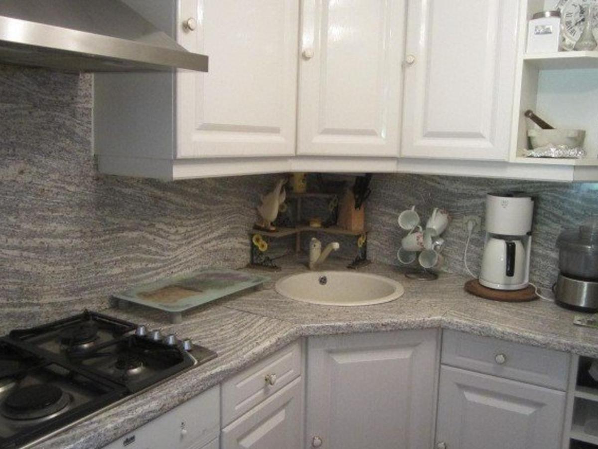 Appartement Cosy Avec Terrasse Et Parking, A 2 Pas De La Plage De Saint-Clair - Menage Inclus - Fr-1-251-12 Le Lavandou Eksteriør bilde